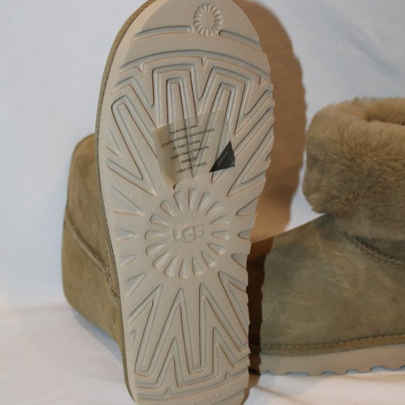 NIB UGG WOMEN'S CLASSIC SHORT SUEDE SHEARLING LINED BOOTS TOMATILLO - Picture 7 of 8